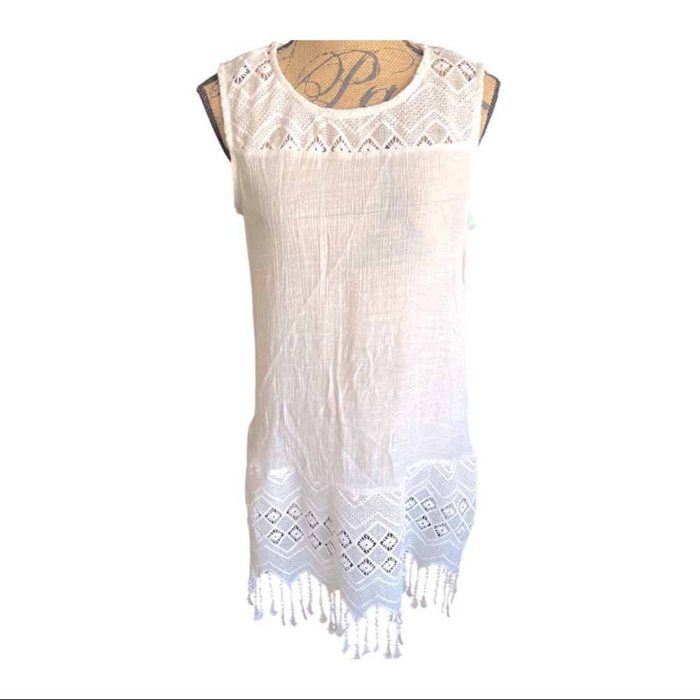 DONATED PERFECTLY WHITE SLEEVELESS BOHO TANK!!